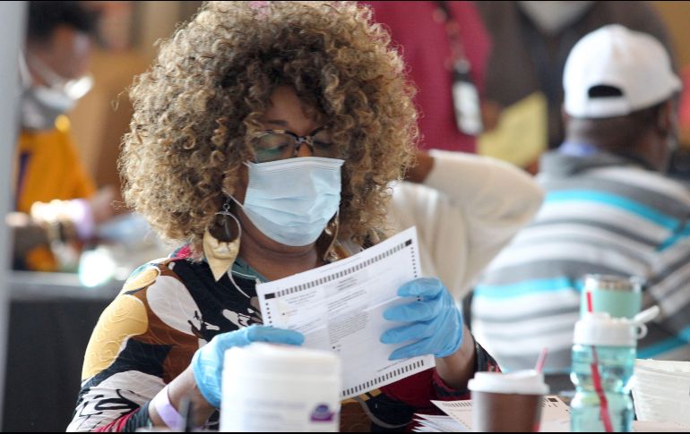 Conteo de votos del condado electoral de Fulton, realizado hoy en  Atlanta, Georgia. AFP/T. Chappell