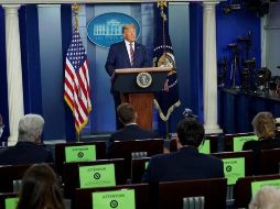 El presidente de Estados Unidos, Donald J. Trump, habla en conferencia de prensa en la Casa Blanca en Washington. EFE/C. Kleponis