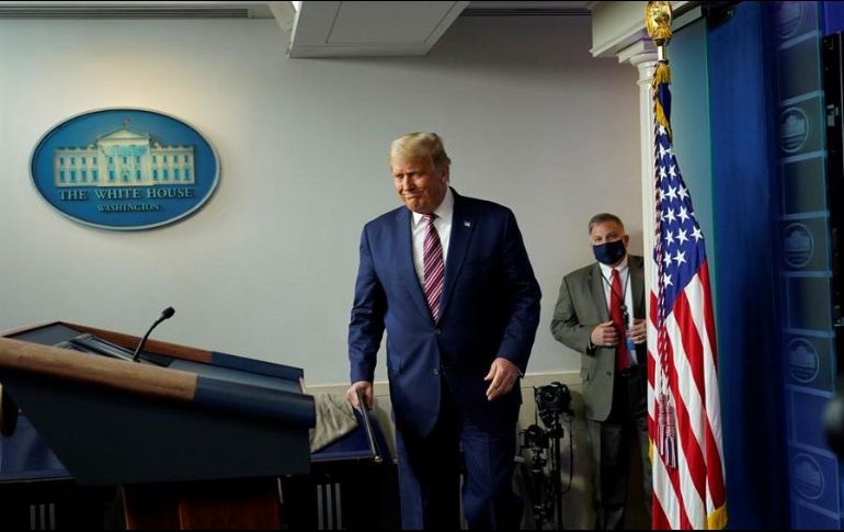 Periodistas expresan su malestar ante las mentiras de Trump. EFE/C. Kleponis