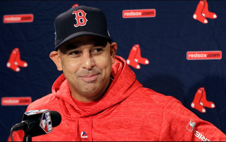 El puertorriqueño volverá a dirigir a la novena, que ya llevó a ganar una Serie Mundial (2018) ante los Dodgers de Los Ángeles. AP / ARCHIVO