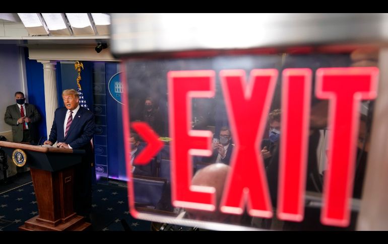 Algunas cadenas de televisión cortaron este jueves el mensaje del presidente Donald Trump. AP/ E. Vucci