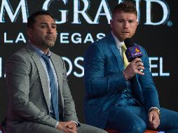 Separados al fin, Saúl Álvarez y Oscar de la Hoya llegaron a un acuerdo para que el mexicano se convirtiera en agente libre y pueda administrar su carrera a su gusto. Imago7 / ARCHIVO