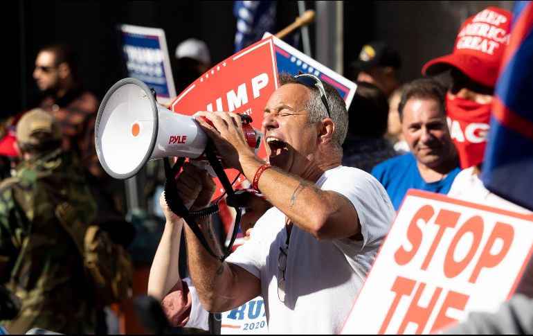 Si resulta perdedor, Donald Trump llevará a la Suprema Corte la disputa electoral. Ayer sus simpatizantes cuestionaron la legitimidad del proceso electoral. EFE/J. Lane