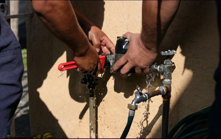 La interrupción del servicio se debe a fallas en tanques y a reparación de fugas. ESPECIAL/ Siapa