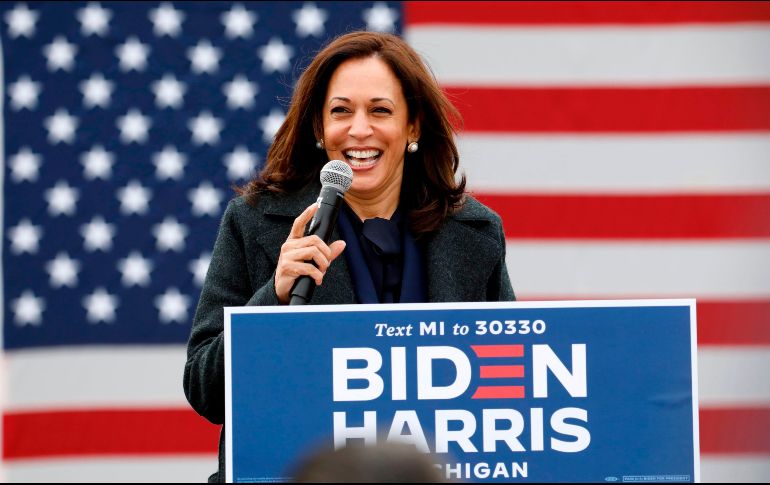 Harris, de 55 años, hija de padre jamaicano y madre india, será la primera mujer negra que ocupará la vicepresidencia de EU, cuando Biden y ella lleguen a la Casa Blanca el 20 de enero de 2021. AFP / ARCHIVO