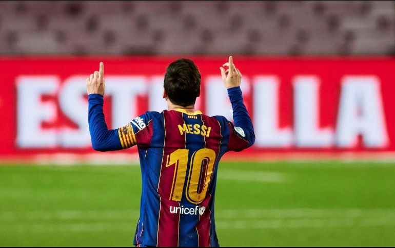 El Barcelona se impuso 5-2 al Betis este sábado en la 9ª jornada de LaLiga, rescatado por un doblete de Leo Messi que empezó en el banquillo el partido. EFE / A. García