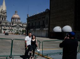 Algunos aprovechan para tomar unas fotos de la ciudad sola. EL INFORMADOR/G. Gallo