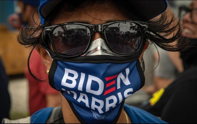 Mexicoamericanos y latinos celebraron la victoria de Joe Biden en diversas ciudades estadounidenses. EFE/G. Viera