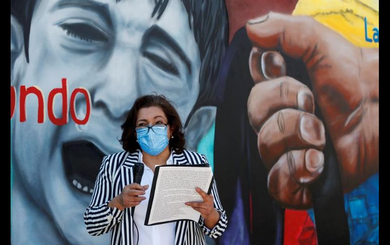 La pintura fue visitada por varias personas este sábado tras la ceremonia. EFE/J. Méndez
