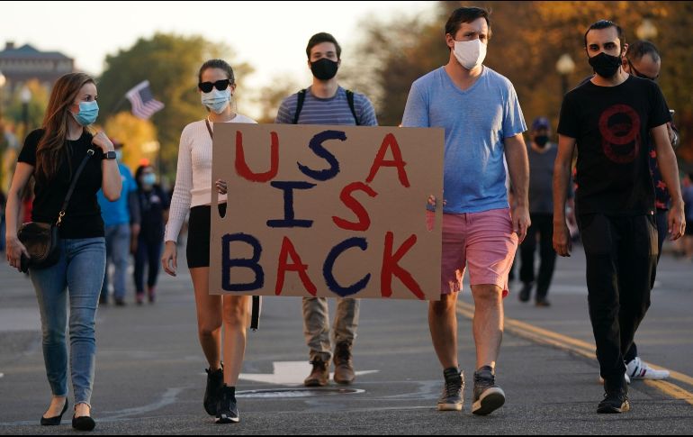 Tras el optimismo de los seguidores de Biden por su victoria electoral, se esconde un país que no ha podido controlar los contagios del COVID-19 y con millones de personas que perdieron sus trabajos. AFP/A. Edelman