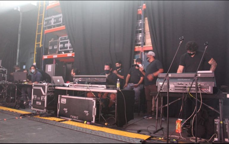 Aunque en escena haya pocas personas en cada show, detrás hay decenas de trabajadores haciendo posible la magia de la música. FACEBOOK/laborsocialjalacablesnacional