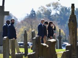 Joe Biden (c) a su llegada al templo de Saint Joseph on the Brandywine, en Wilmington. AFP/A. Weiss