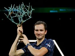 Tras un duelo de alto nivel, Medvedev, sensación del circuito en 2019, ganó su primer trofeo del curso 2020, el octavo de su carrera. AP / C. Ena