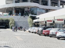 Xavier Orendáin llama a la prudencia de la población para no abarrotar los centros comerciales en busca de realizar las compras en el primer día de reactivación. EL INFORMADOR / ARCHIVO