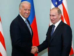 El presidente ruso Vladimir Putin no felicitará el presidente electo Joe Biden hasta que unos problemas jurídicos en torno a las elecciones estadounidenses se resuelvan y el resultado sea oficial. AP / ARCHIVO