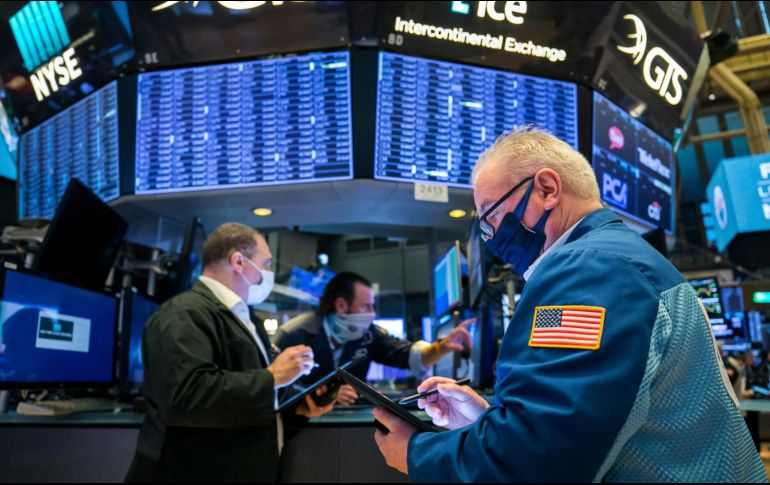 El Dow Jones alcanzó los 30 mil 403.97 puntos. AP/NYSE/ARCHIVO