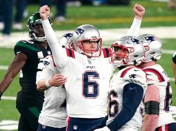 Para que la cuña apriete. Nick Folk (#6), ex pateador de los Jets, fue el encargado de dictar sentencia. AP• C. Sipkin