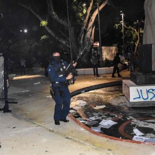 AMLO condena uso de armas en manifestación feminista de Cancún