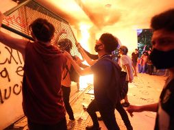 Ayer lunes, policías municipales de Cancún dispararon al aire durante varios minutos para dispersar a un grupo de manifestantes. EFE / ARCHIVO