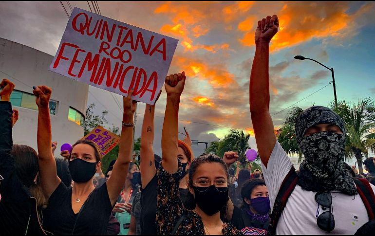 Policías dispersaron una manifestación feminista con disparos y al menos dos periodistas resultaron heridos. EFE / ARCHIVO