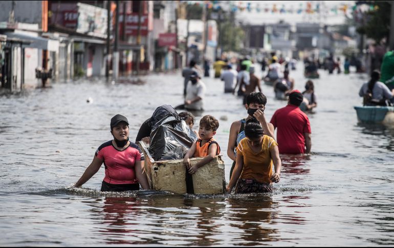 Algunas colonias de Villahermosa, Tabasco, registraron inundaciones tras el desbordamiento del río Grijalva. SUN/ARCHIVO