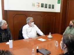 Imagen del encuentro sostenido con la señora Silvia Castillo Hernández y la familia Cuello-Alemán. TWITTER/@SEGOB_mx