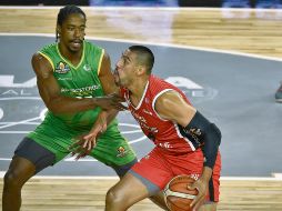 APORTE. La llegada de Gustavo Ayón le trajo más experiencia al equipo, pero ante Michoacán no bastó. IMAGO7