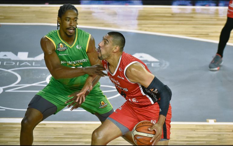 APORTE. La llegada de Gustavo Ayón le trajo más experiencia al equipo, pero ante Michoacán no bastó. IMAGO7