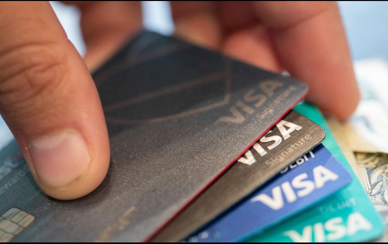 Las compras a crédito se ven impulsadas por beneficios como meses sin intereses, puntos, premios, millas y descuentos. AP/J. Kane