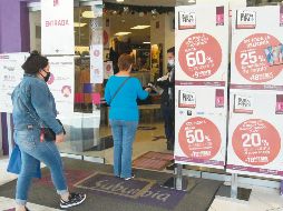 BAJO PROTOCOLOS. Las tiendas reforzaron los filtros y medidas sanitarias en las entradas para evitar más contagios. EL INFORMADOR • A. Camacho