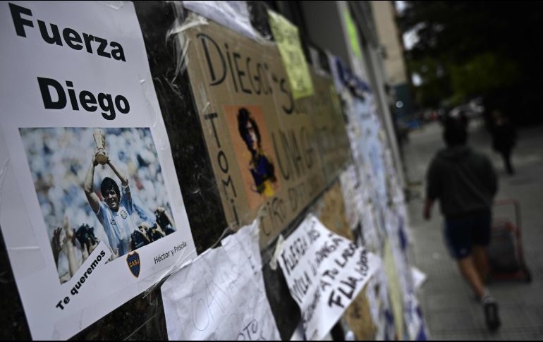 El abogado dijo no saber a qué hora recibirá el alta médica el ex astro futbolístico, aunque será este miércoles cuando abandone el hospital. AFP / J. Mabromata