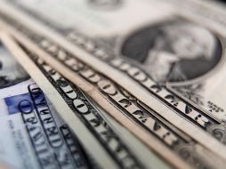 El dólar se fortalece frente a la mayoría de las monedas, debido a que se está desvaneciendo el optimismo asociado con la vacuna contra el coronavirus. EFE / ARCHIVO