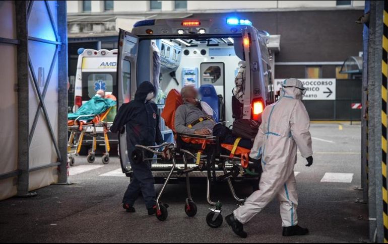 Este miércoles, el número de pacientes internados con síntomas de la enfermedad fue de 29 mil 444. EFE/M. Corner