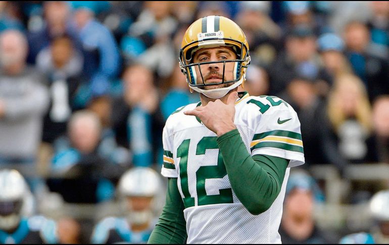 INCONFORME. Rodgers no está del todo de acuerdo con el distanciamiento social entre sus compañeros. AFP