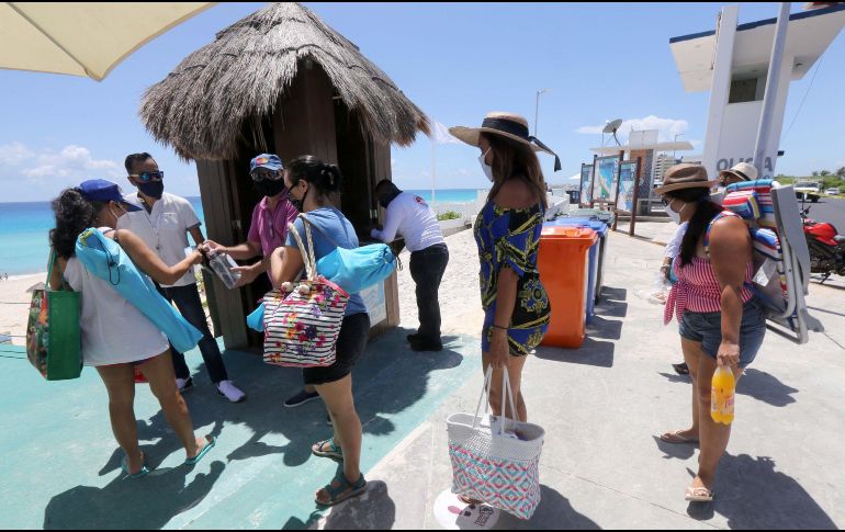 Con el desplome de 43%, el turismo cayó en una recesión casi tres veces más profunda que el conjunto de la economía mexicana, la cual retrocedió 17% en el segundo trimestre del año. EFE / ARCHIVO