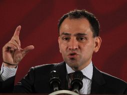 Herrera Gutiérrez detalló que ayer le llegó por WhatsApp la columna donde señalaba que pronto renunciaría al cargo, pero como, aseguró, tenía información errónea, no la terminó de leer. EFE / M. Guzmán