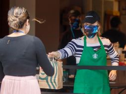 López Obrador señaló que Starbucks (manejada por la operadora Alsea) había despidiendo a empleados sin darles ninguna prestación. EFE/ARCHIVO