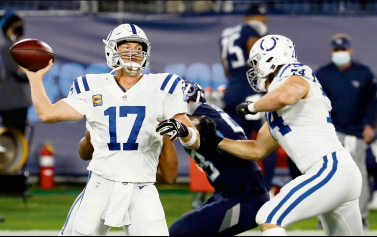 Philip Rivers. El quarterback de los Titans lanzó para 308 yardas con un envío a las diagonales. AFP