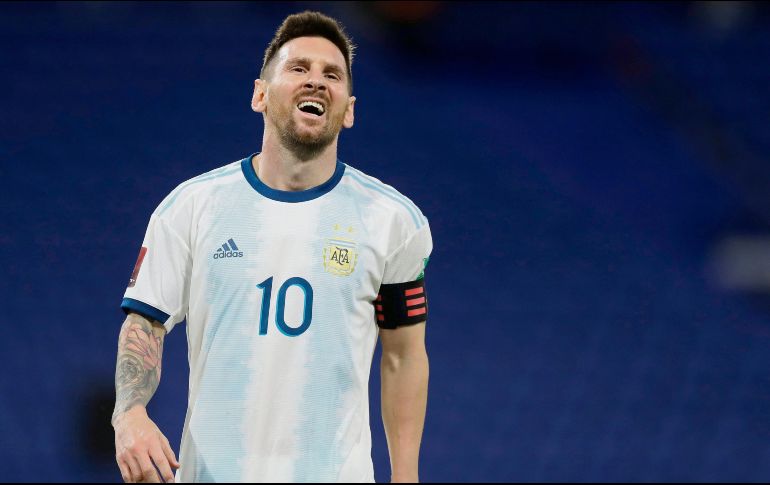 El capitán argentino y figura del equipo reniega tras ver cómo le anularon un gol con el VAR. EFE