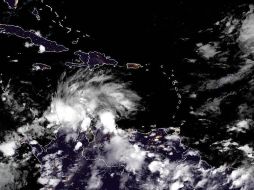 Fotografía satelital cedida por la Oficina Nacional de Administración Oceánica y Atmosférica (NOAA) donde se muestra la localización de la tormenta tropical 