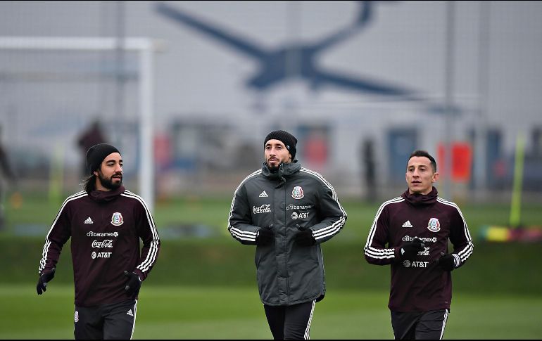Gerardo Martino, técnico de la Selección Nacional Mexicana, ve muy complicado que Héctor Herrera y Jonathan dos Santos puedan jugar ante Japón. Imago7