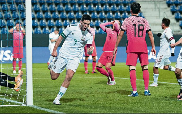 TUVO SU REVANCHA. Después de fallar varias oportunidades de gol, Raúl Jiménez marcó el del empate para la Selección mexicana, tras un centro por derecha de Orbelín Pineda. IMAGO7