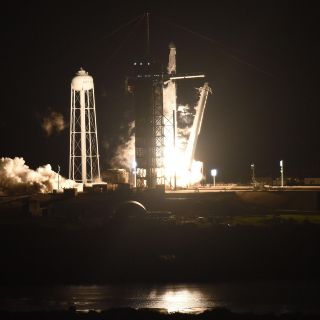 SpaceX envía a cuatro astronautas a la Estación Espacial