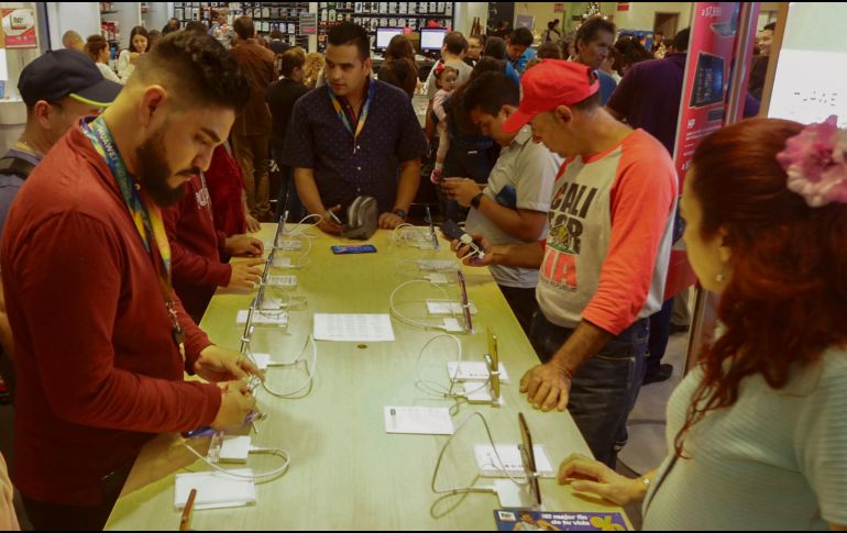 OPCIONES. Dispositivos telefónicos tienen los últimos avances tecnológicos. EL INFORMADOR• G. Gallo