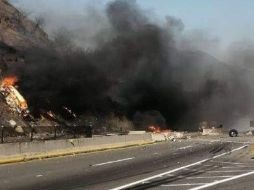 Explota pipa de gas en autopista Tepic-Guadalajara; al menos seis muertos