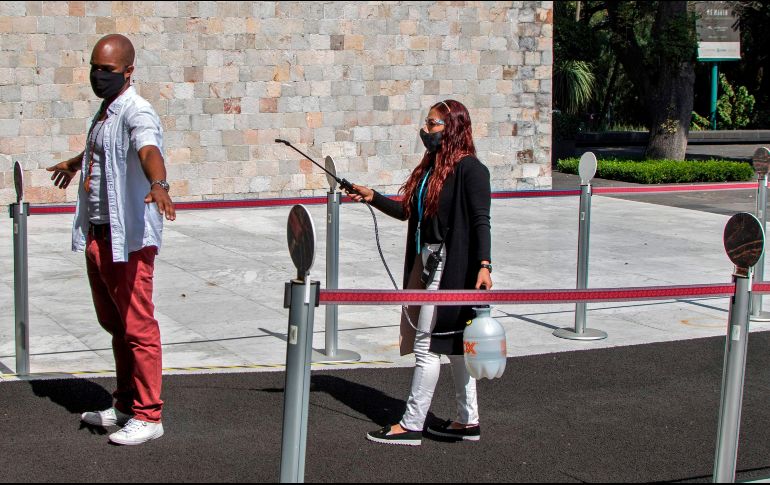 A pesar de su crítica, AMLO señala que respeta lo que decidan en los estados, tanto los Congresos locales y los gobernadores. AFP / C. Cruz