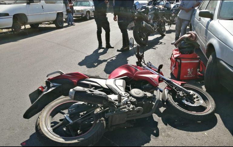 El detenido fue identificado como Hugo “N”, de 46 años y se le aseguró una pistola de utilería. ESPECIAL /