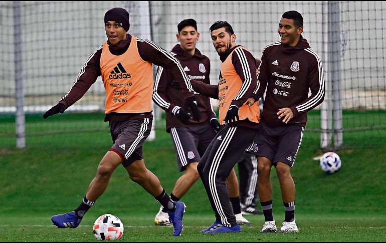 OPORTUNIDAD PARA SUPLENTES. Luis Romo, Edson Álvarez, Henry Martin y Gilberto Sepúlveda, en la práctica del Tricolor. IMAGO7
