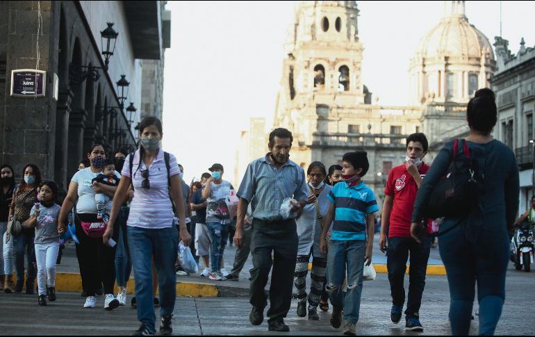 AGLOMERACIONES. La medida principal de la nueva etapa es el distanciamiento social y evitar lugares con mucha gente. EL INFORMADOR • G. GALLO