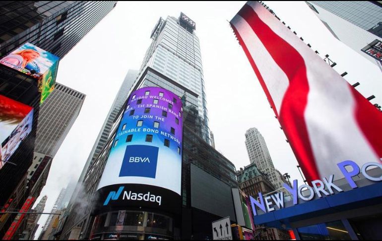 Los inversores siguen pendientes del alarmante aumento de casos de coronavirus, lo que afectó a los indicadores. EFE/ARCHIVO